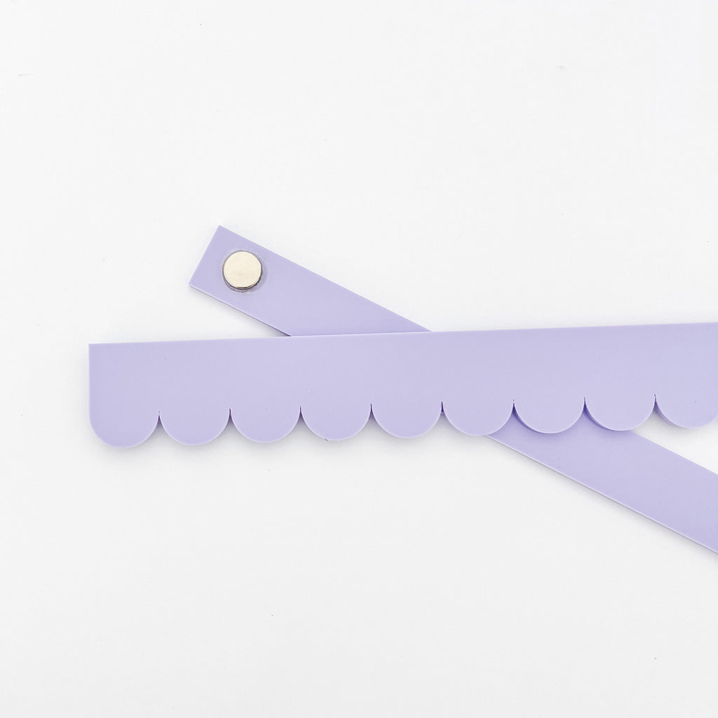 Scalloped Acrylic Magnetic Picture Frame