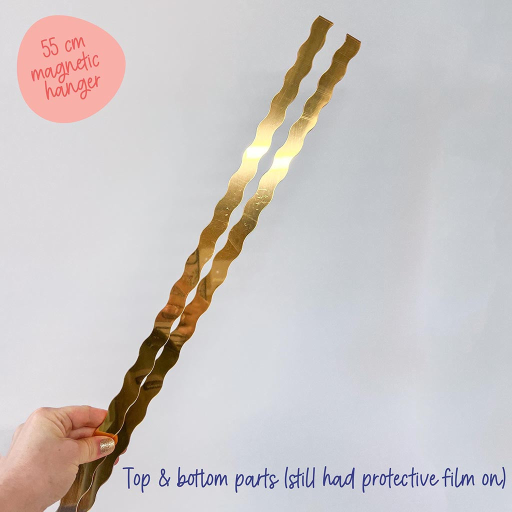 55.8cm Wavy Hanger - Gold Mirror