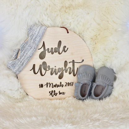Lasercut birth plaque for newborns, babies and baby boys and girls. Made from poplar plywood. Contains the name, date of birth and weight laser cut from the wood. The perfect gift for anyone.